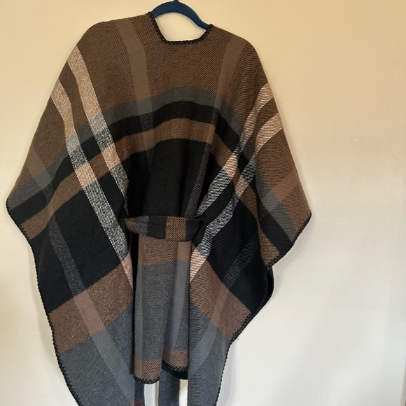 Charlie Paige Black Knit Poncho - Picture 3 of 4